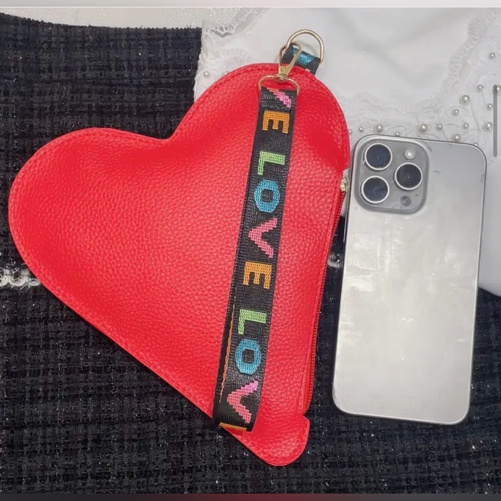 New Green & Red Heart-Shaped Women's Wristlet - Picture 3 of 4